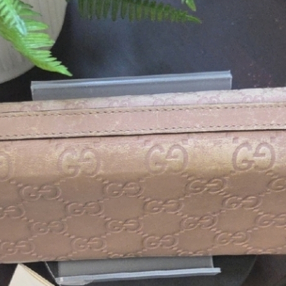 Gucci Light Pink Monogram Wallet with Gold Hardware - Picture 10 of 10